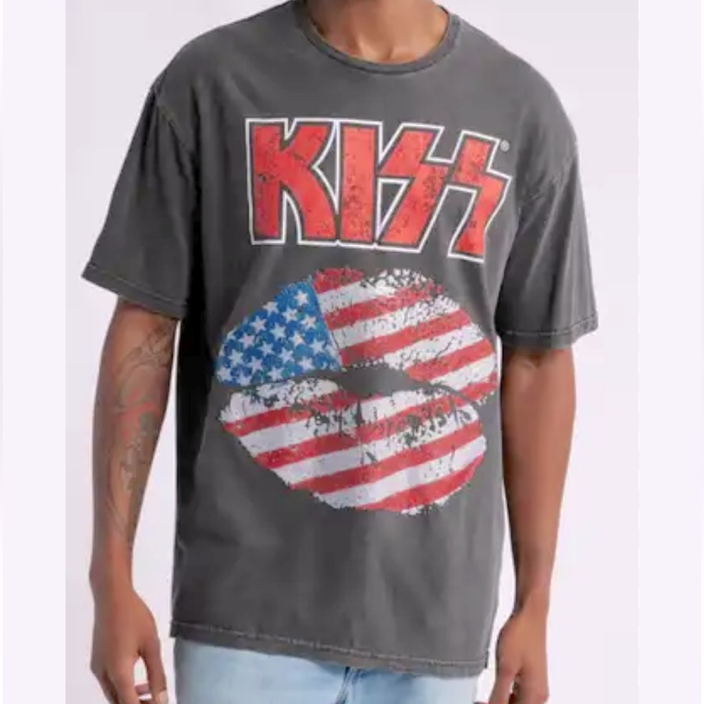 NWOT KISS Alive Tour 1975 Graphic Band Tee Size Large